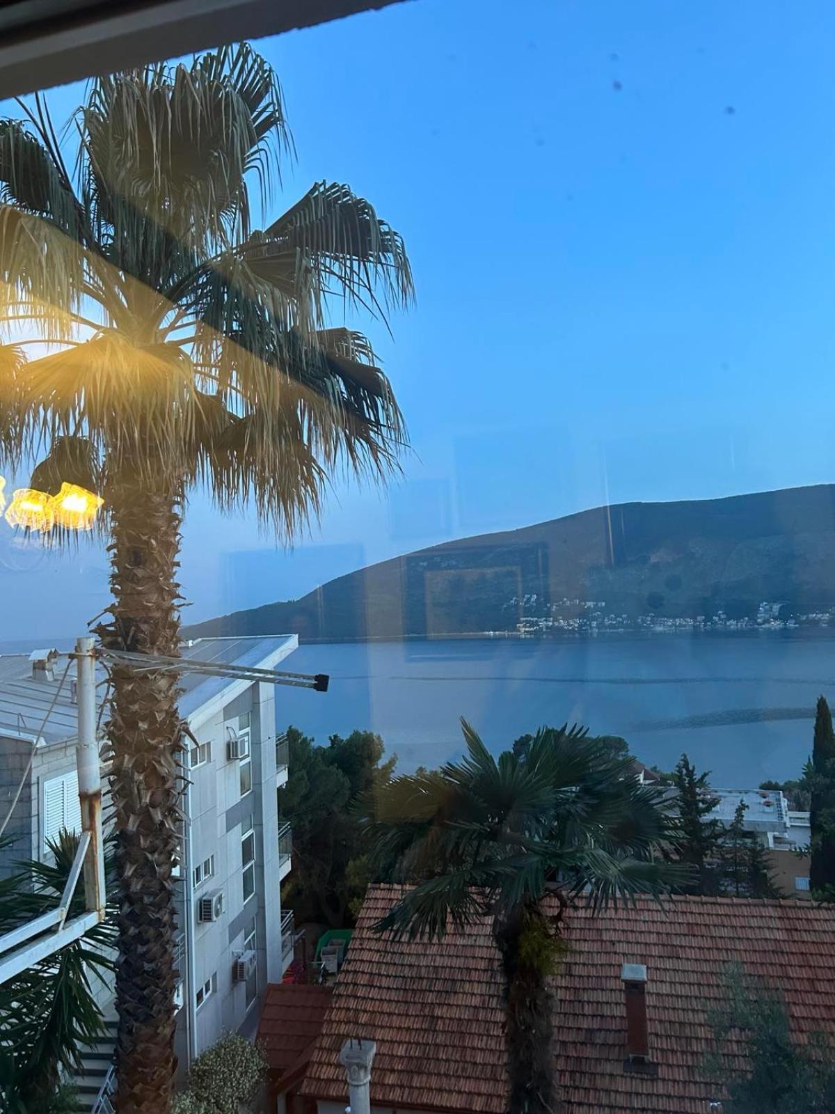 Apartments Maya Herceg Novi Buitenkant foto