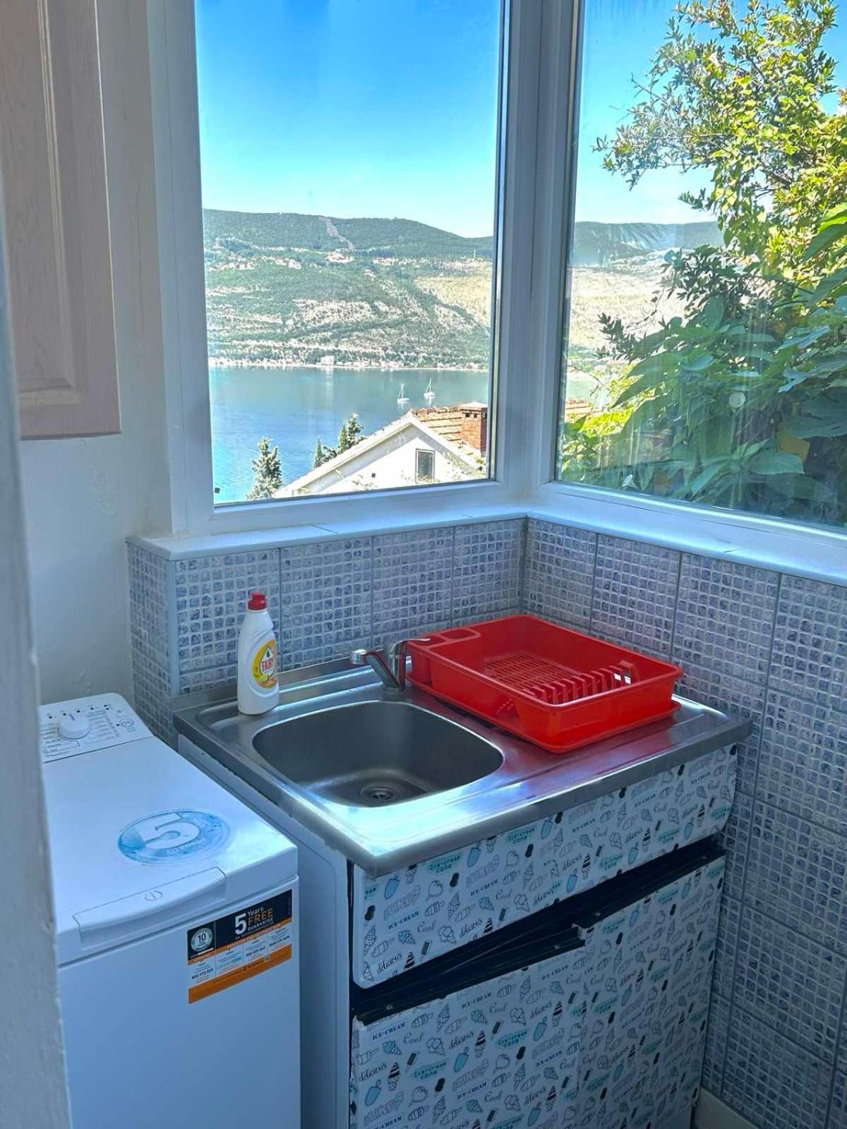Apartments Maya Herceg Novi Buitenkant foto